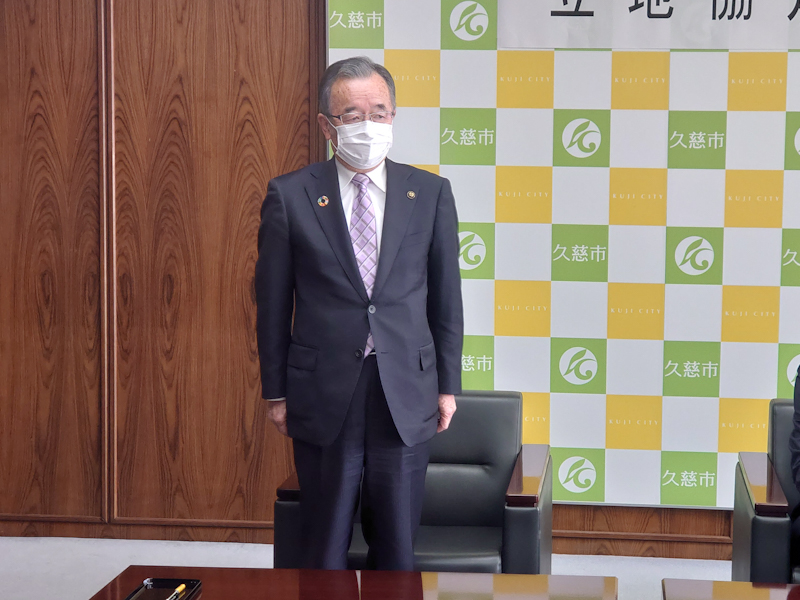 211125 株式会社ネクスト立地協定書調印式 (4).jpg