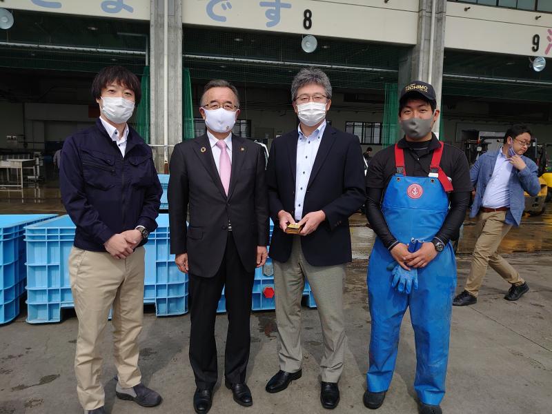 210527 ギンザケ今期初水揚げ (4).JPG