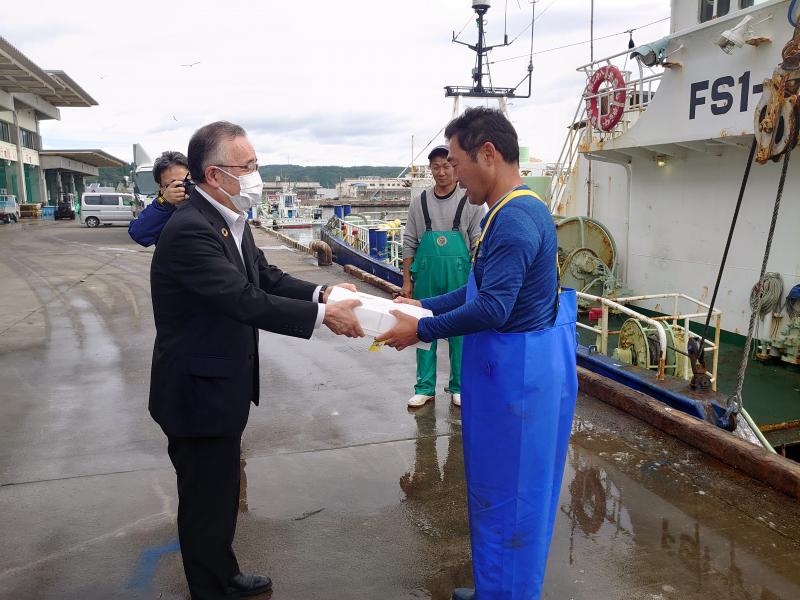 210706 イワシ水揚げ (1).JPG