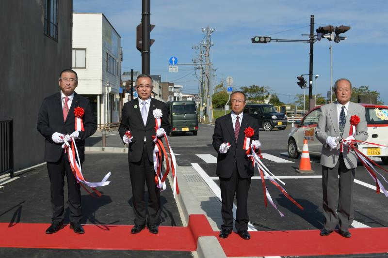 210928 長内橋北袂交差点右折レーン開通式 (3).JPG