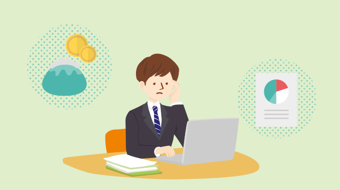 パソコン画面をみて悩んだ表情をするスーツを着た青年のイラスト お金やグラフのイラストが付近にある