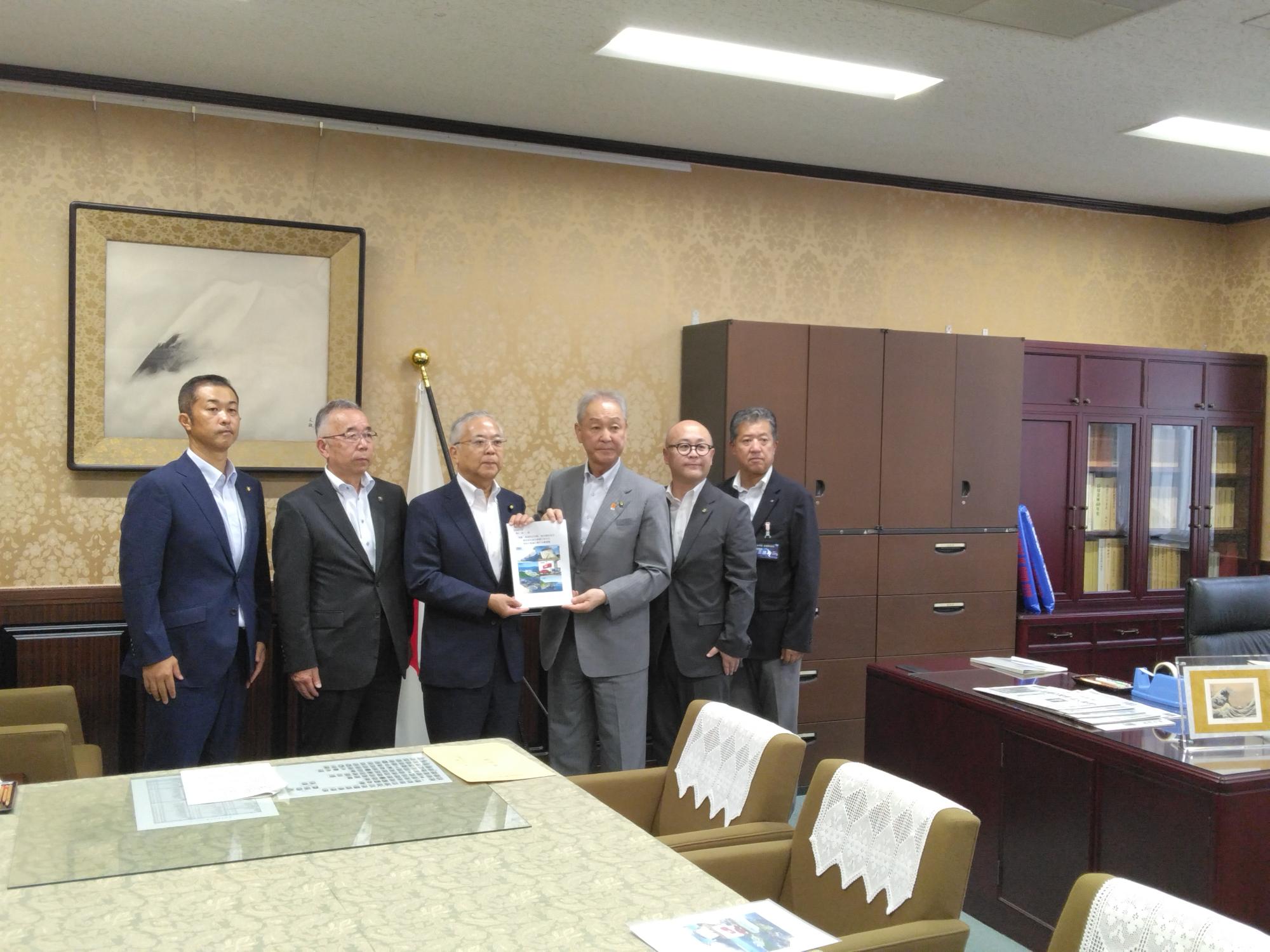 横山服大事要望書手交