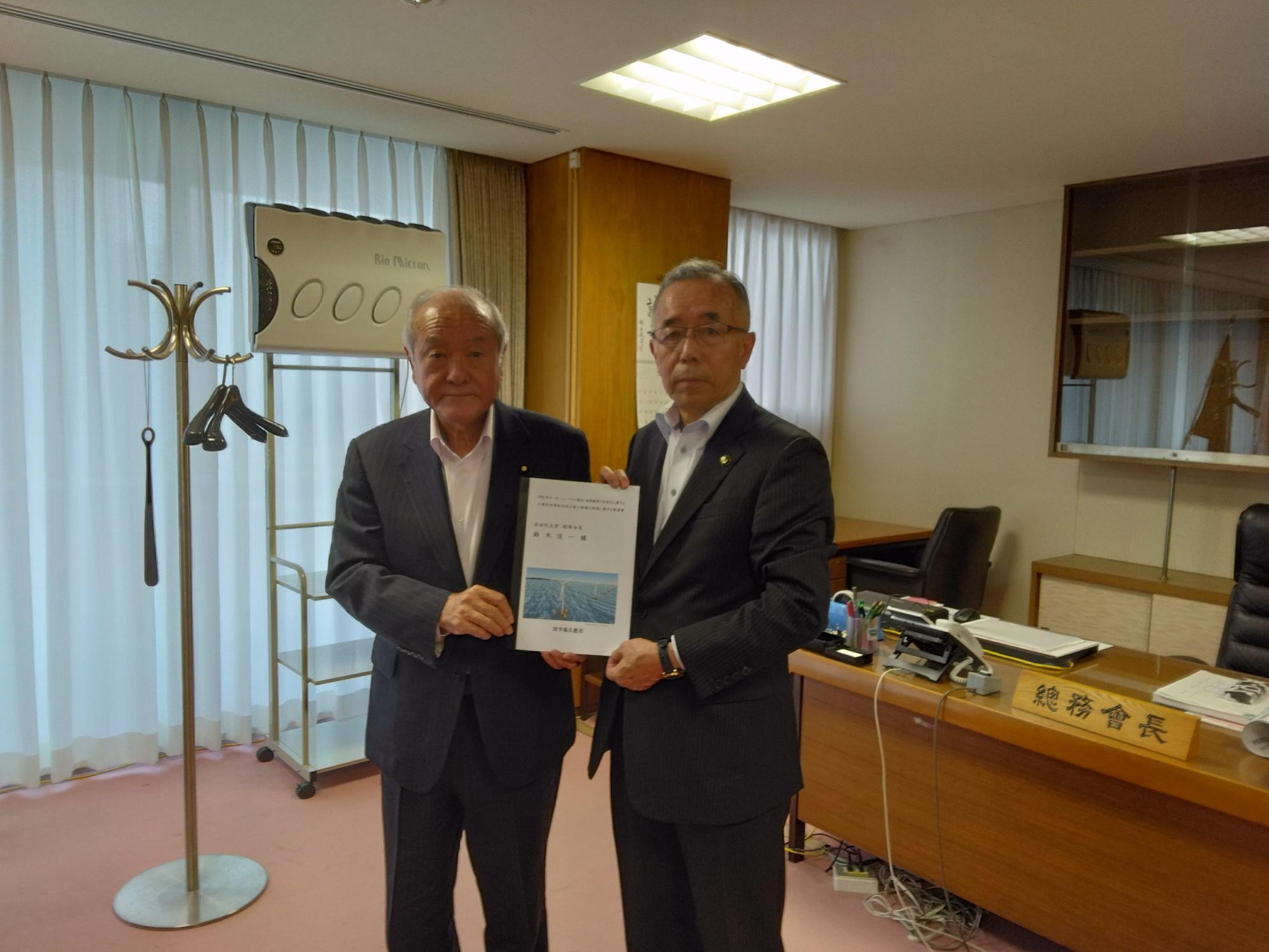 鈴木俊一総務会長へ要望書手交