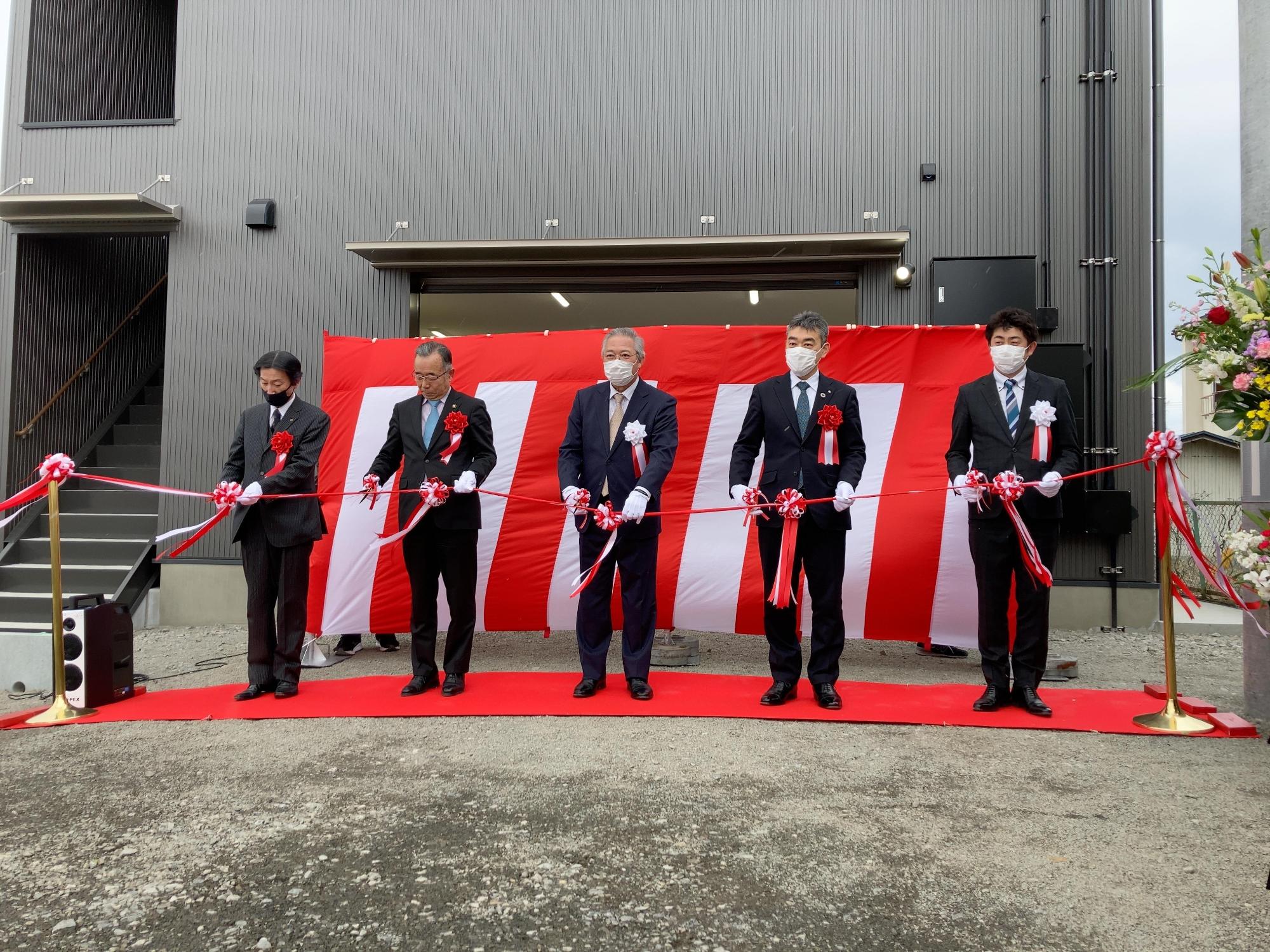 09 テープカット.JPG