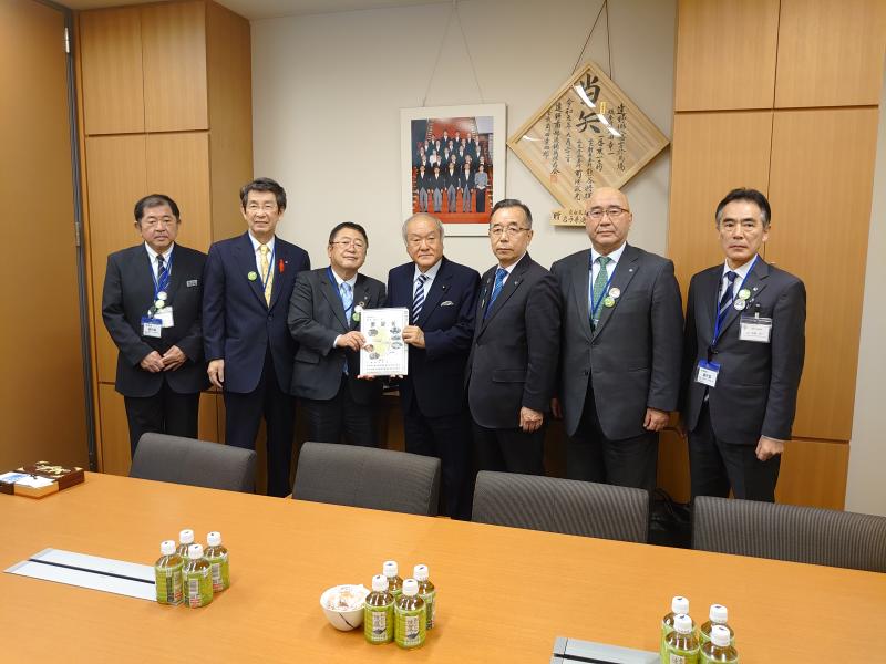 鈴木俊一衆議院議員.JPG