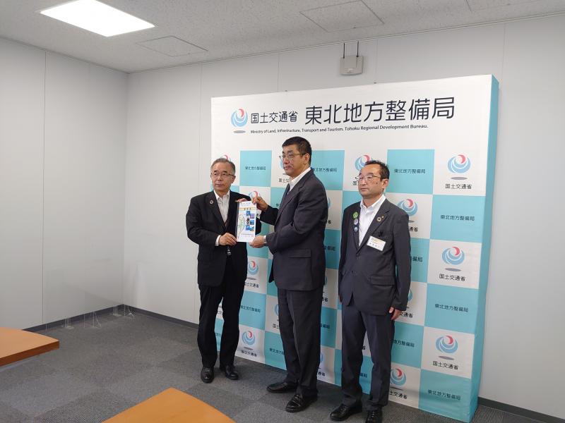 210712 三陸北縦貫道路整備促進期成同盟会 東北地方整備局要望 (1).JPG